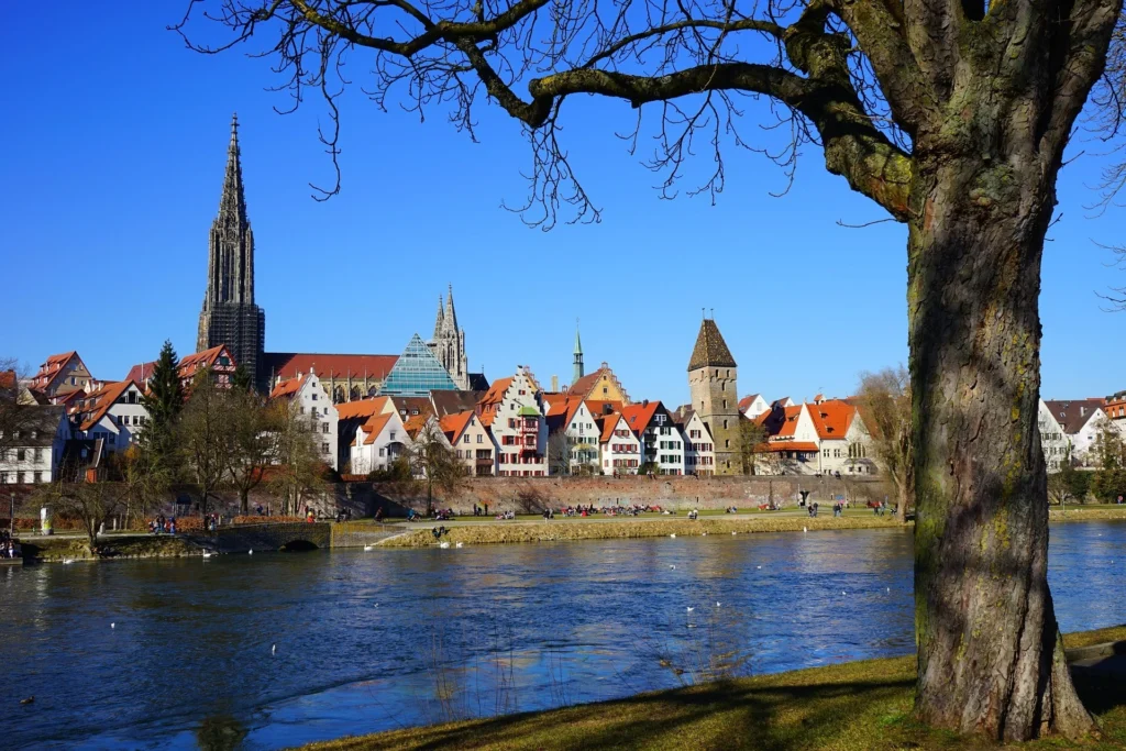 Blick über die Donau auf das Ulmer Münster und die Altstadt – Heimatstandort von Boden Ulm
